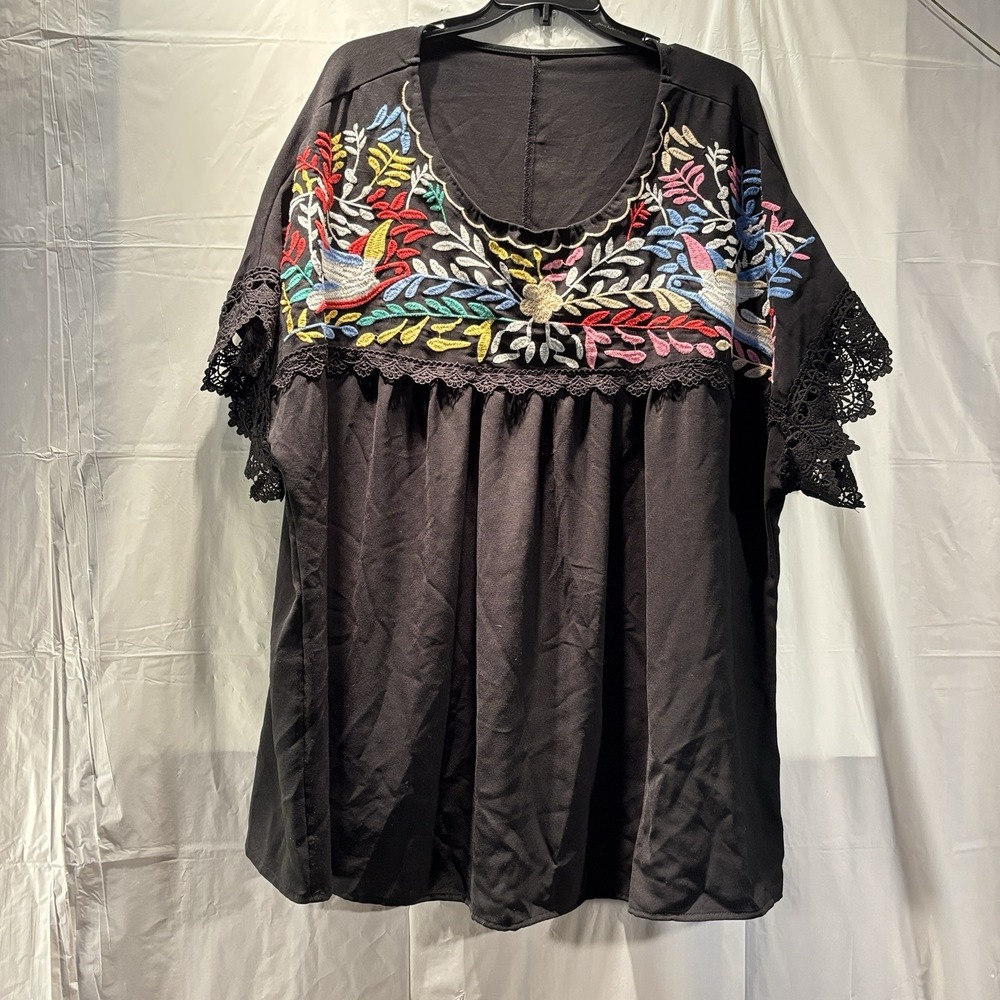 SHEIN Curve Black Blouse Shirt Pullover Lace Accents Birds Embroidered Short Sle